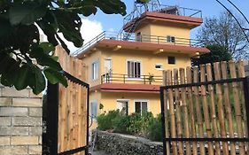 Mone'S Mountain View Hotel